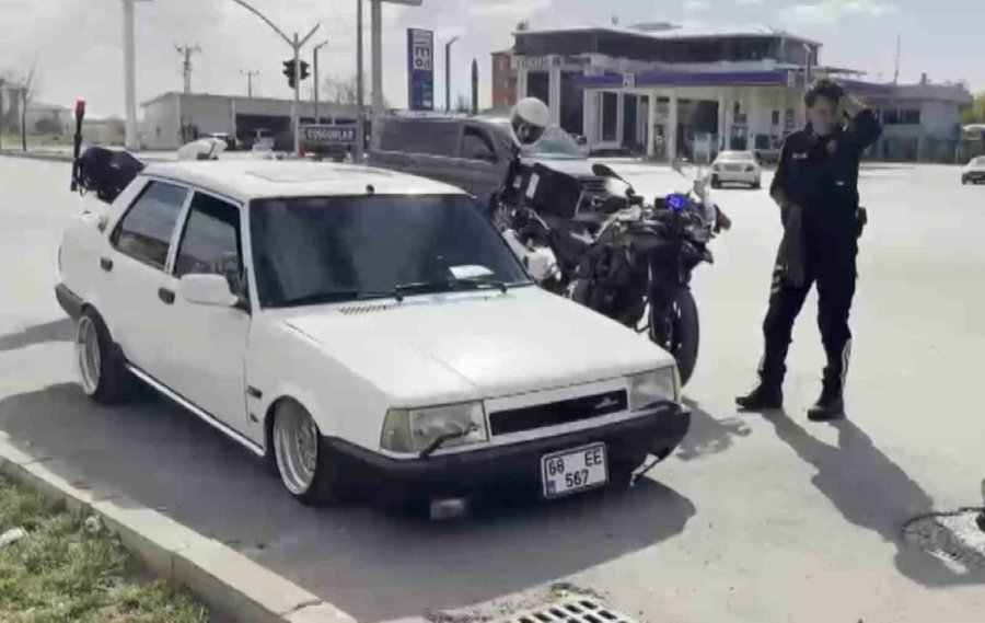 Arabasıyla Herkesi Şaşırtan O Sürücüyü, Polis De Cezasıyla Şaşırttı: 19 Bin Lira Ceza Kesildi