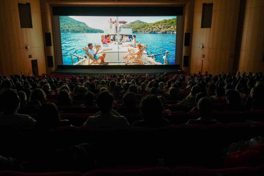 Altın Portakal, Gelin Takımı 2’nin Galasıyla Başladı