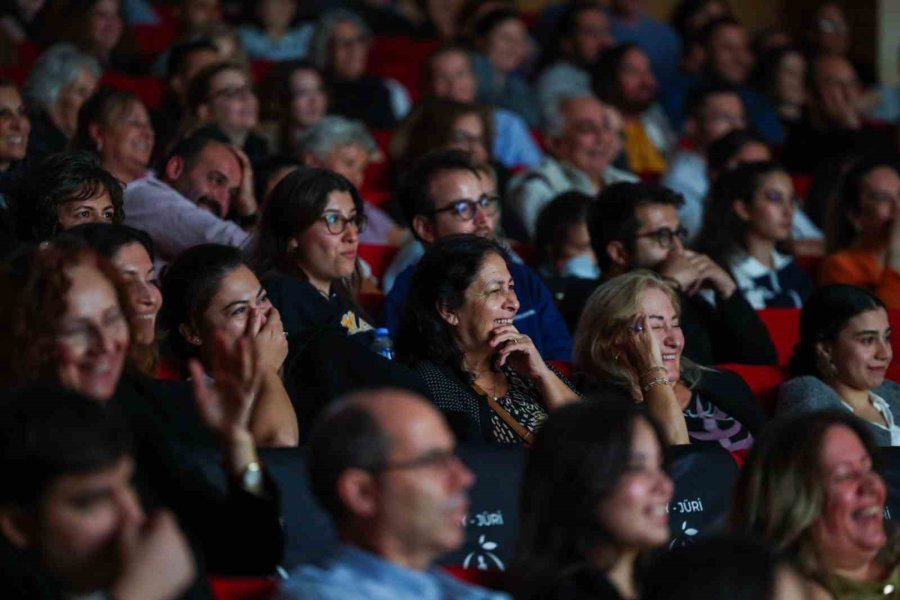 Altın Portakal, Gelin Takımı 2’nin Galasıyla Başladı