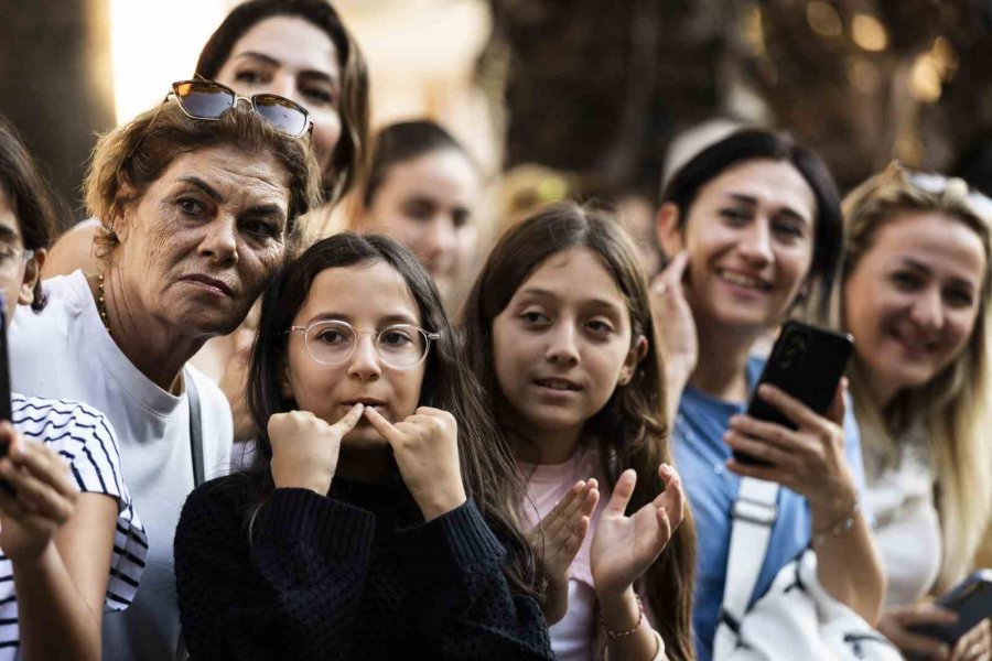 Antalya Sokaklarında "altın Portakal" Coşkusu
