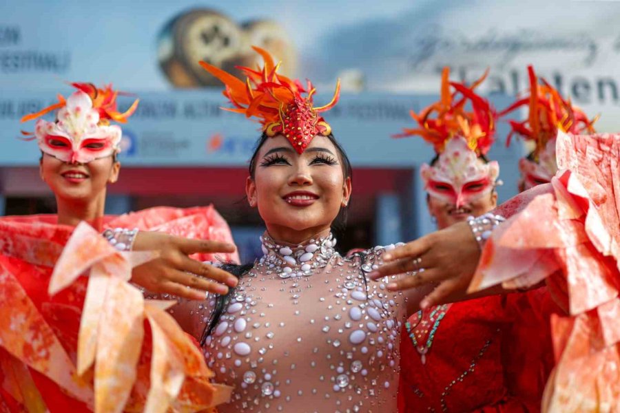 Antalya Sokaklarında "altın Portakal" Coşkusu