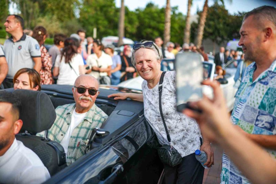 Antalya Sokaklarında "altın Portakal" Coşkusu