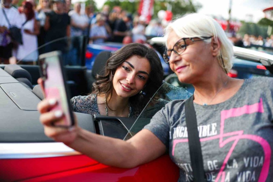 Antalya Sokaklarında "altın Portakal" Coşkusu