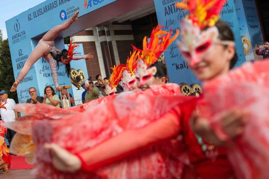 Antalya Sokaklarında "altın Portakal" Coşkusu