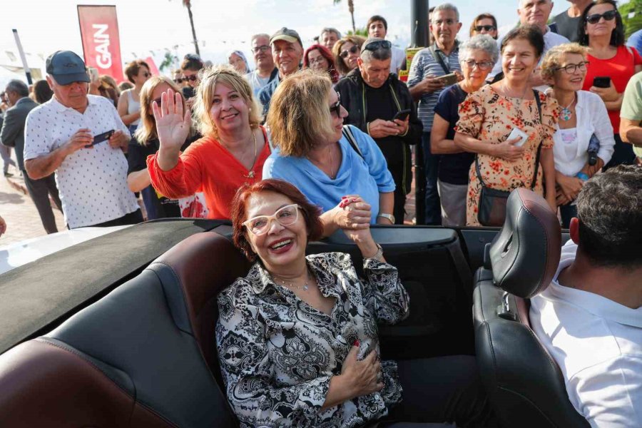 Antalya Sokaklarında "altın Portakal" Coşkusu