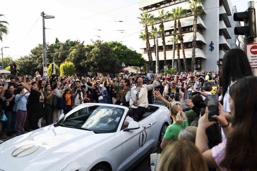 Antalya Sokaklarında "altın Portakal" Coşkusu