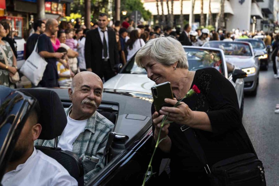 Antalya Sokaklarında "altın Portakal" Coşkusu