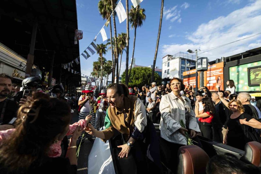 Antalya Sokaklarında "altın Portakal" Coşkusu