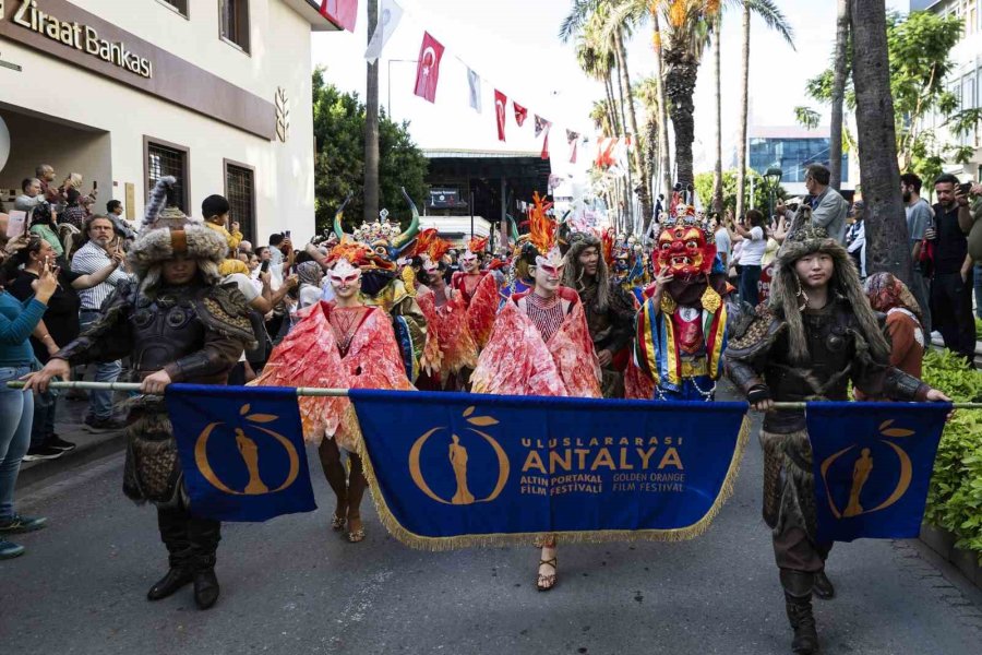 Antalya Sokaklarında "altın Portakal" Coşkusu