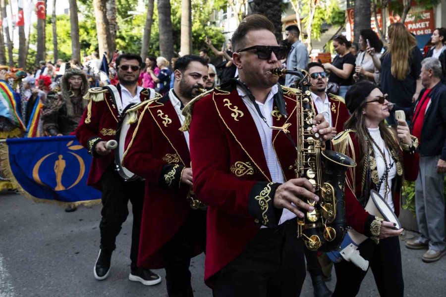 Antalya Sokaklarında "altın Portakal" Coşkusu
