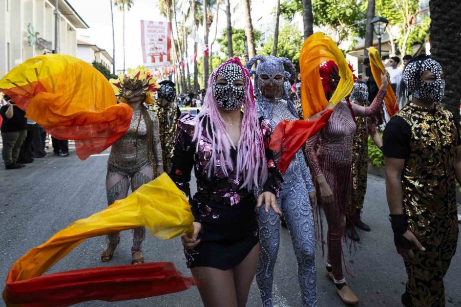 Antalya Sokaklarında "altın Portakal" Coşkusu