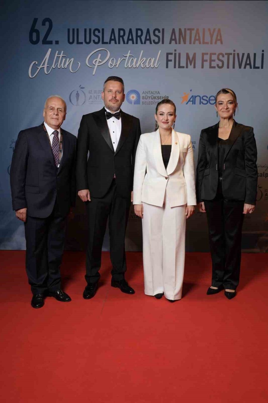 62. Uluslararası Antalya Altın Portakal Film Festivali Kırmızı Halı Geçişiyle Başladı