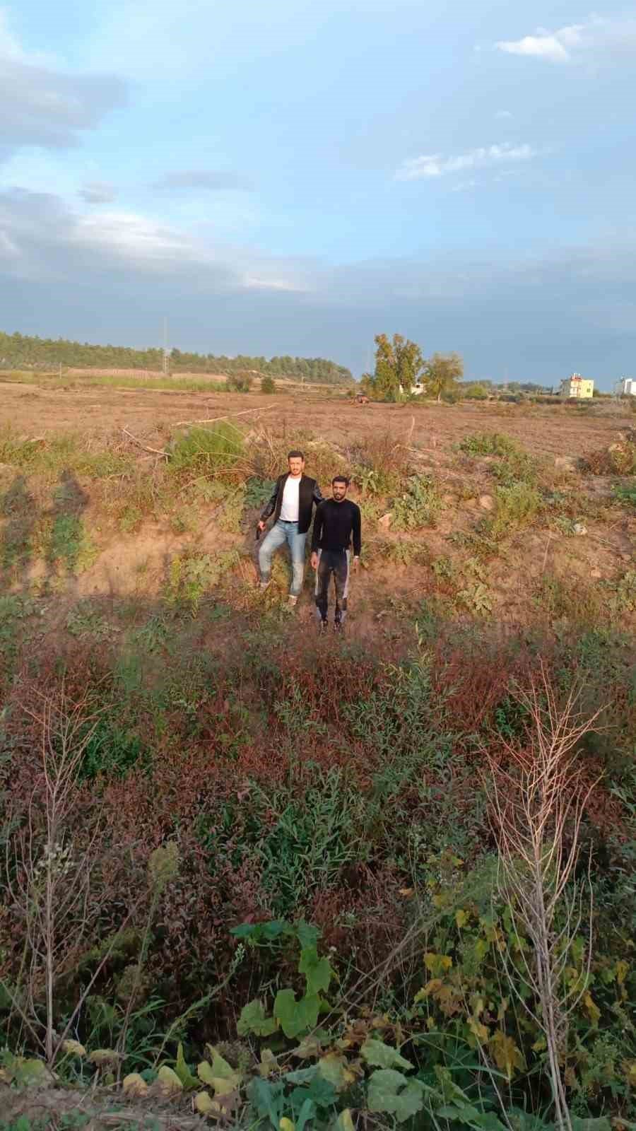 Jasat, Uyuşturucu Tacirlerini Tarlada Yakaladı