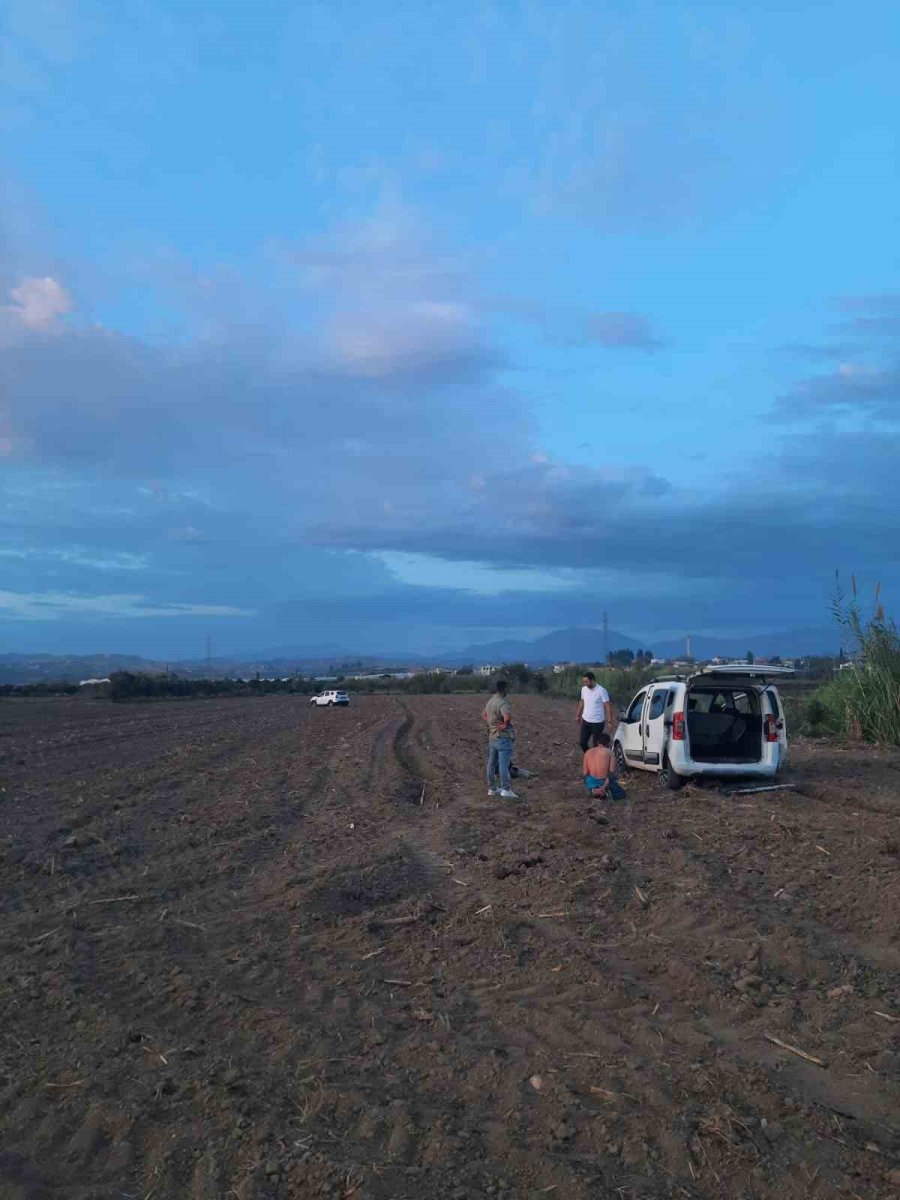 Jasat, Uyuşturucu Tacirlerini Tarlada Yakaladı