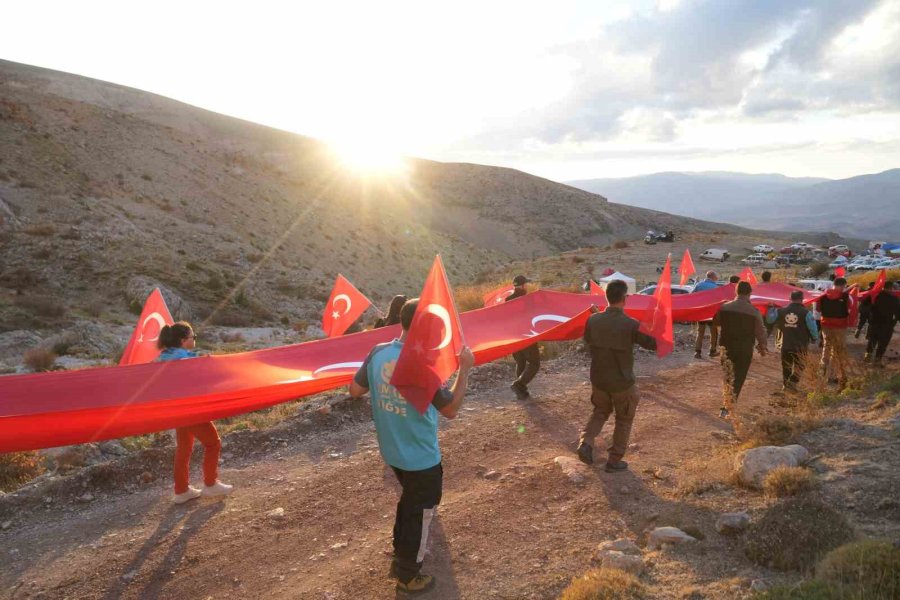 Cumhuriyet’in 102. Yılında Dağcılar, Emler Zirvesi’nde Buluşacak