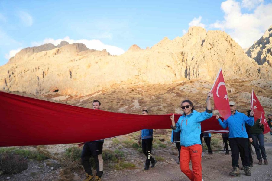 Cumhuriyet’in 102. Yılında Dağcılar, Emler Zirvesi’nde Buluşacak