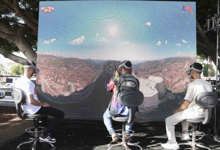 Mersin Gençlik Festivali Coşkuyla Başladı