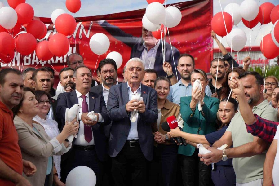 Cezaevinde Bulunan Eski Başkan Muhittin Böcek’e Gıyabında Doğum Günü Kutlaması