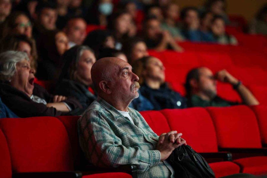 Altın Portakal, Gelin Takımı 2’nin Galasıyla Başladı