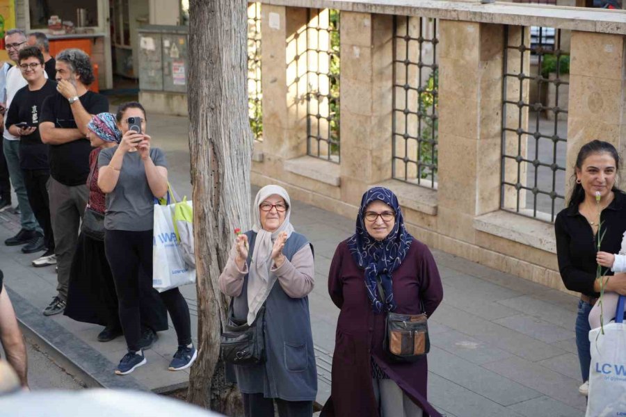 Antalya Sokaklarında "altın Portakal" Coşkusu