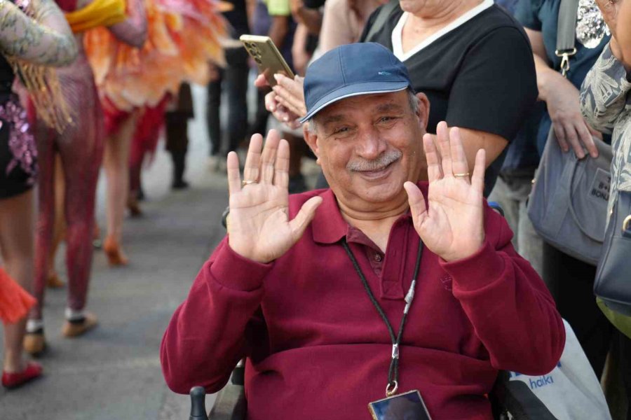 Antalya Sokaklarında "altın Portakal" Coşkusu