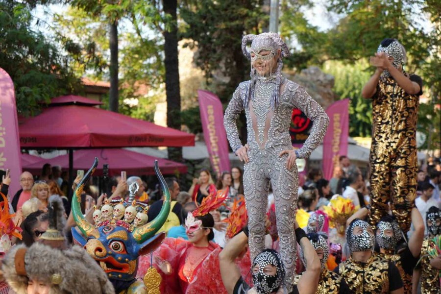 Antalya Sokaklarında "altın Portakal" Coşkusu