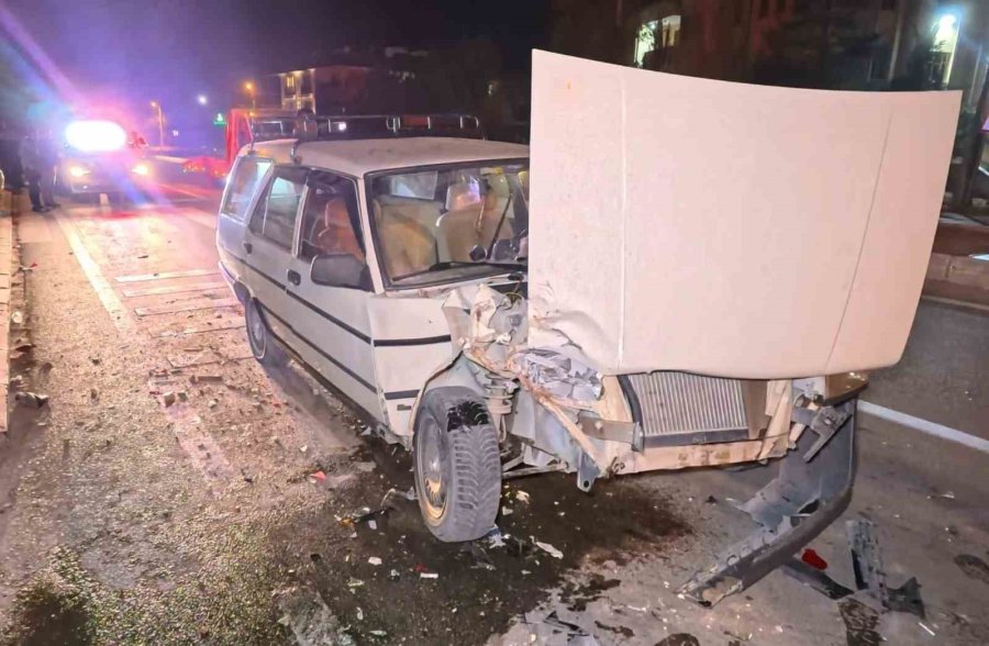 Yasal Sınırın 8 Kat Üzerinde Alkollü Halde Kaza Yaptı, Kahveye Oturup Çay İçti