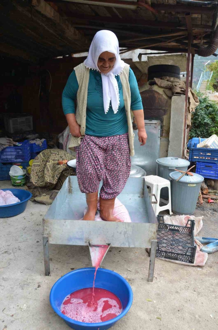 Geleneksel Yöntemlerle Katkısız Üretip Kilosunu 600 Liradan Satıyorlar