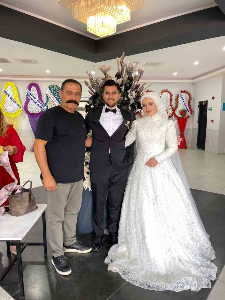 Tek Torununa Düğünde Takı Olarak Ev, Araba Ve Tarla Hediye Etti