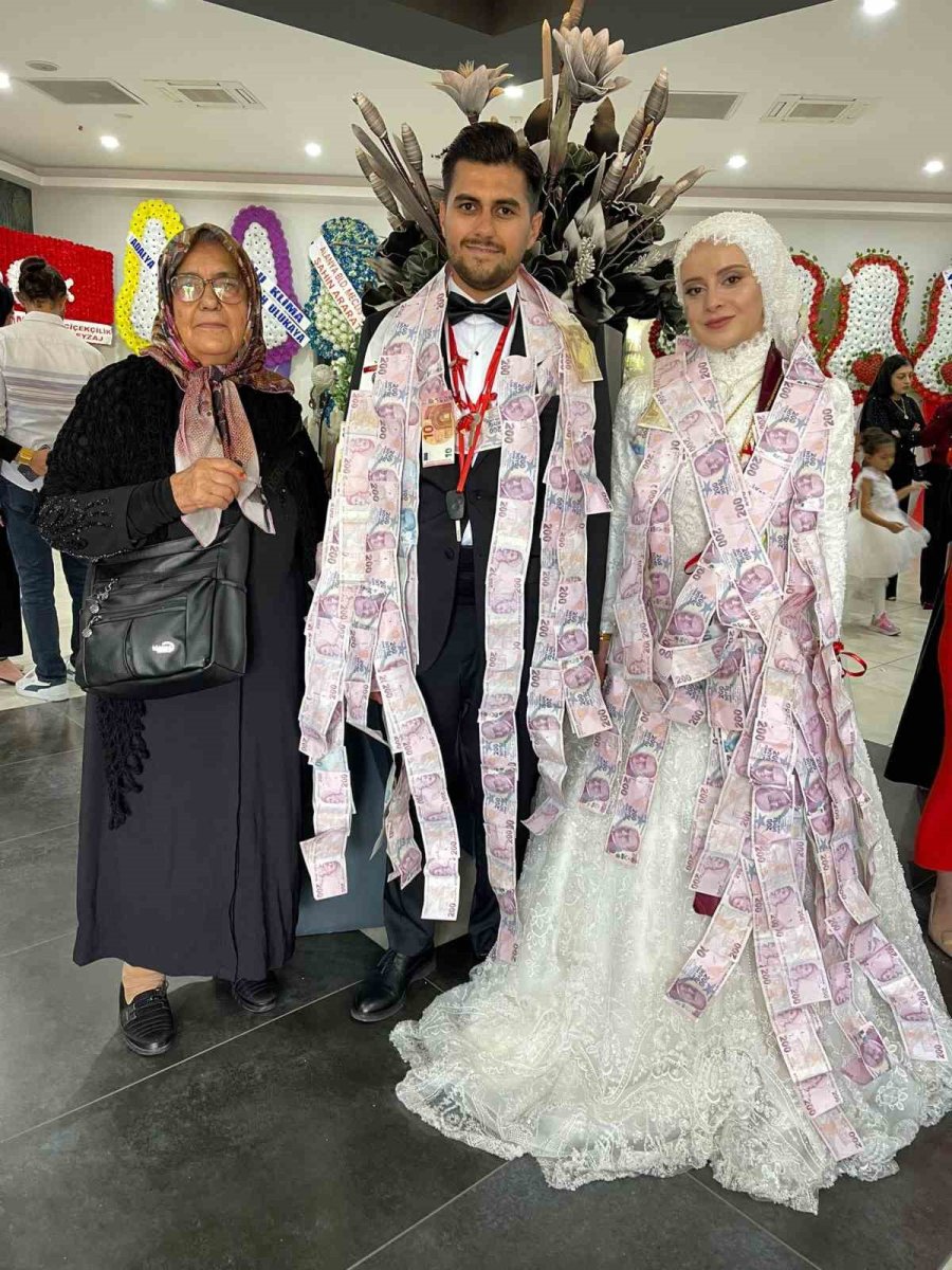 Tek Torununa Düğünde Takı Olarak Ev, Araba Ve Tarla Hediye Etti