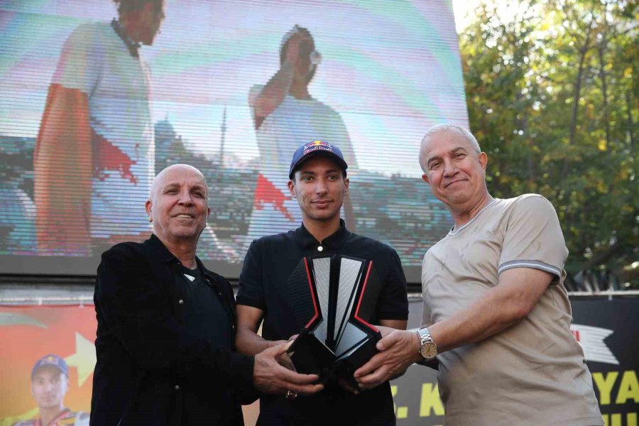 3’üncü Kez Dünya Şampiyonu Olan Toprak Razgatlıoğlu, Memleketi Alanya’da Coşkuyla Karşılandı