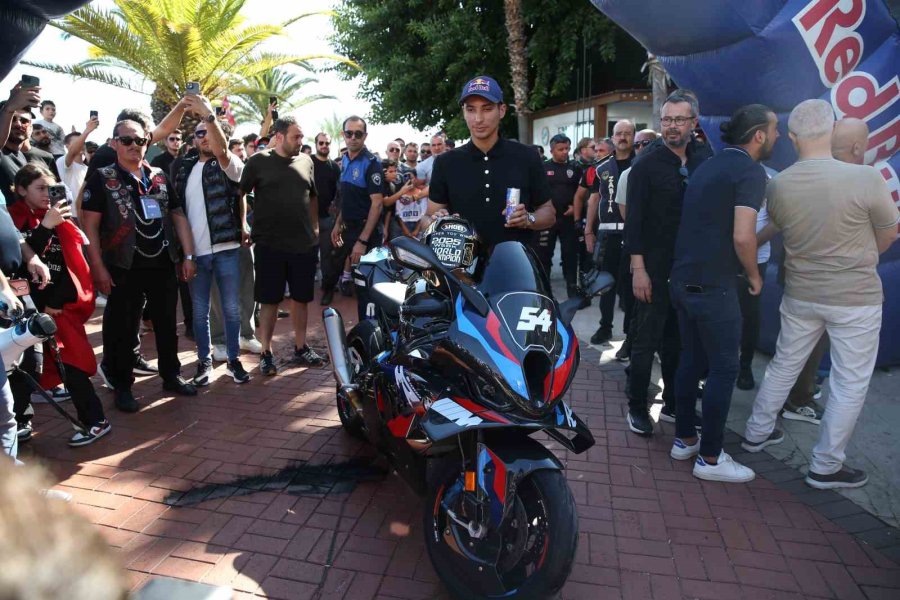 3’üncü Kez Dünya Şampiyonu Olan Toprak Razgatlıoğlu, Memleketi Alanya’da Coşkuyla Karşılandı