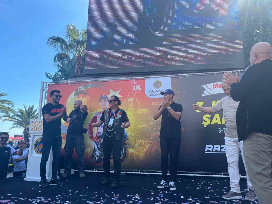 3’üncü Kez Dünya Şampiyonu Olan Toprak Razgatlıoğlu, Memleketi Alanya’da Coşkuyla Karşılandı