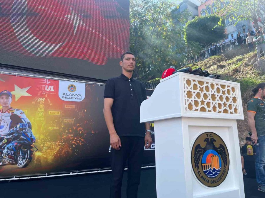 3’üncü Kez Dünya Şampiyonu Olan Toprak Razgatlıoğlu, Memleketi Alanya’da Coşkuyla Karşılandı