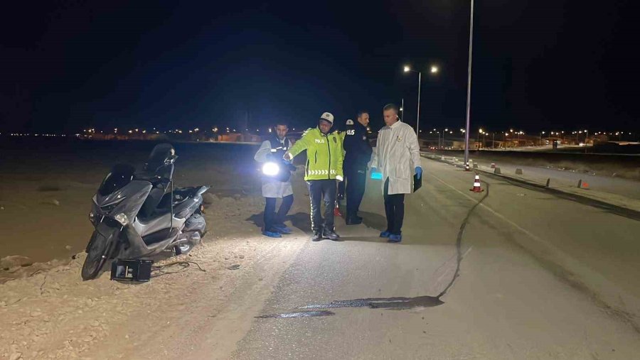 Karaman’da Devrilen Motosikletin Genç Sürücüsü Ağır Yaralandı