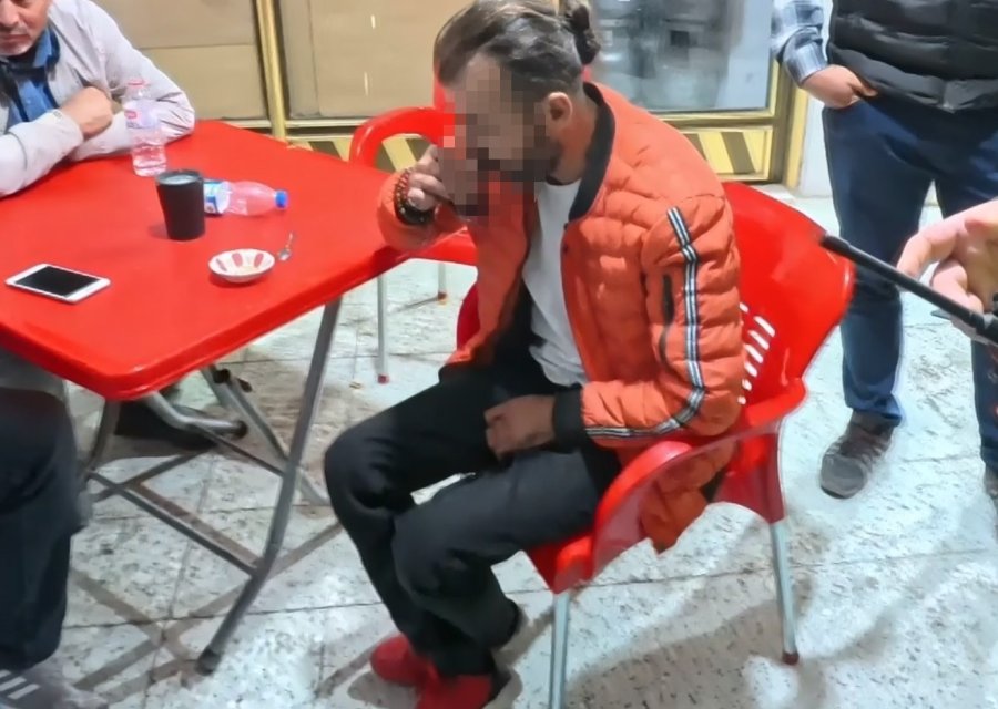 Yasal Sınırın 8 Kat Üzerinde Alkollü Halde Kaza Yaptı, Kahveye Oturup Çay İçti