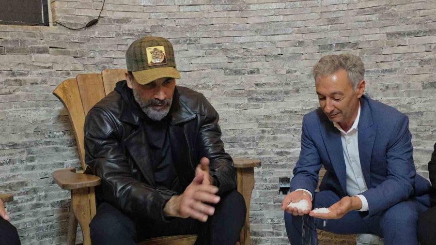 Sanatçı Uğur Işılak’tan Tuz Gölü Obası’na Ziyaret