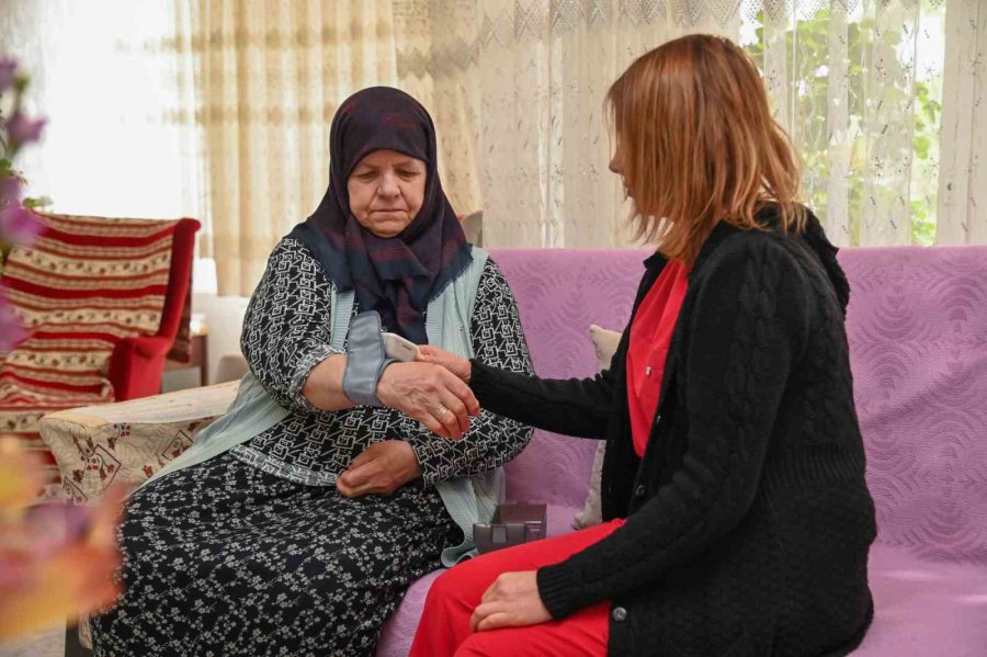 Selçuklu Belediyesi "evde Yaşlı Bakım Hizmeti" İle Örnek Olmaya Devam Ediyor