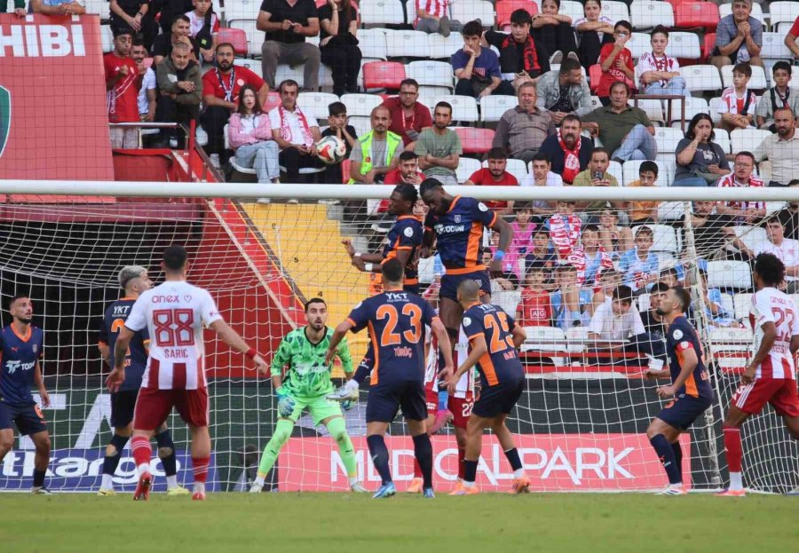 Trendyol Süper Lig: Antalyaspor: 0 - Rams Başakşehir: 4 (maç Sonucu)