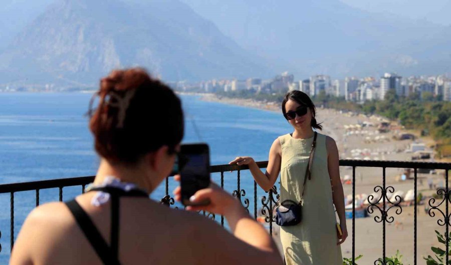Türkiye Kışı Yaşarken Antalya’da Yazdan Kalma Günler