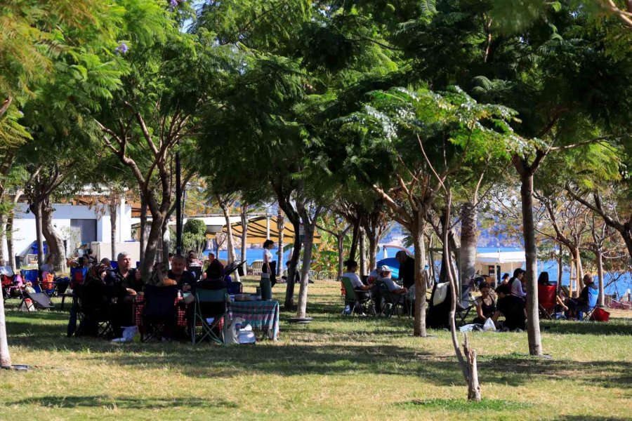 Türkiye Kışı Yaşarken Antalya’da Yazdan Kalma Günler