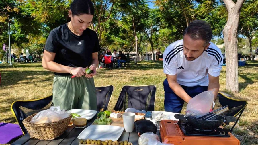 Türkiye Kışı Yaşarken Antalya’da Yazdan Kalma Günler