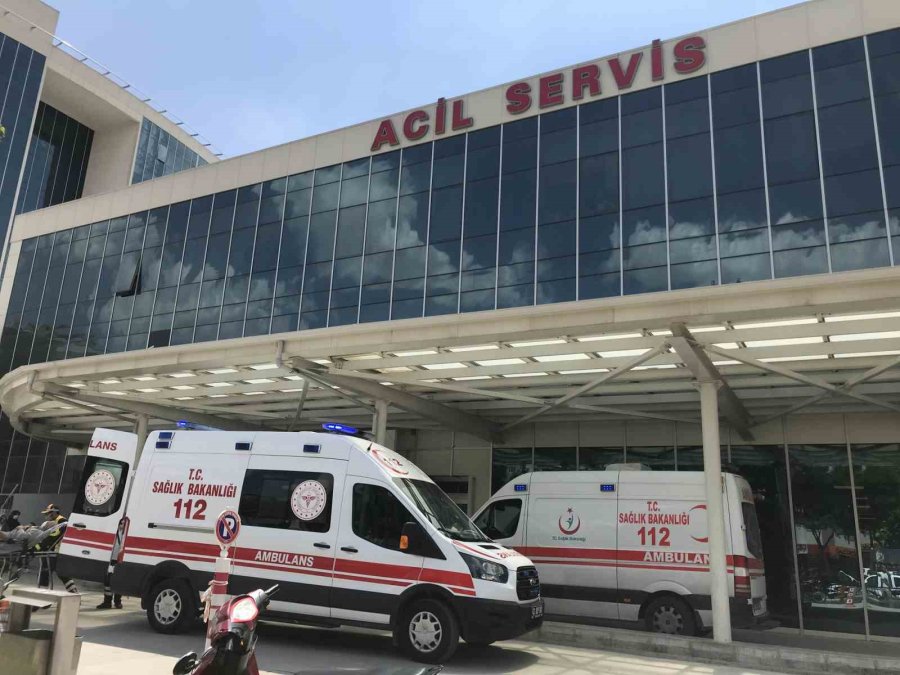 Baba Ve Oğlunun Bıçakla Saldırdığı Galerici Öldü