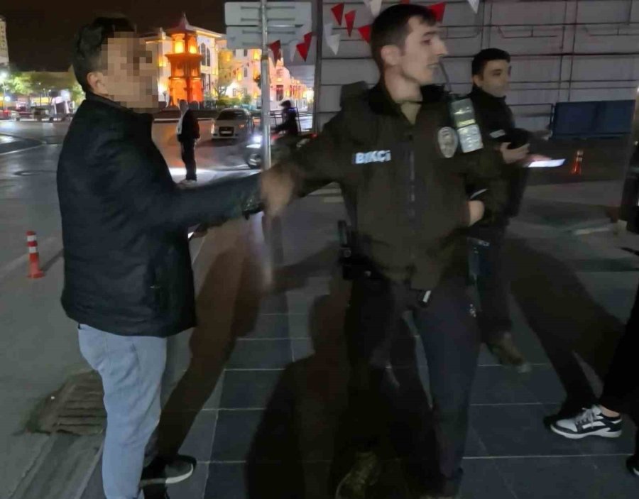 "bekçi Beni Çeviremez" Diyen Alkollü Şahıs Bekçileri Polise Şikayet Etti