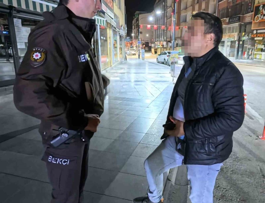 "bekçi Beni Çeviremez" Diyen Alkollü Şahıs Bekçileri Polise Şikayet Etti