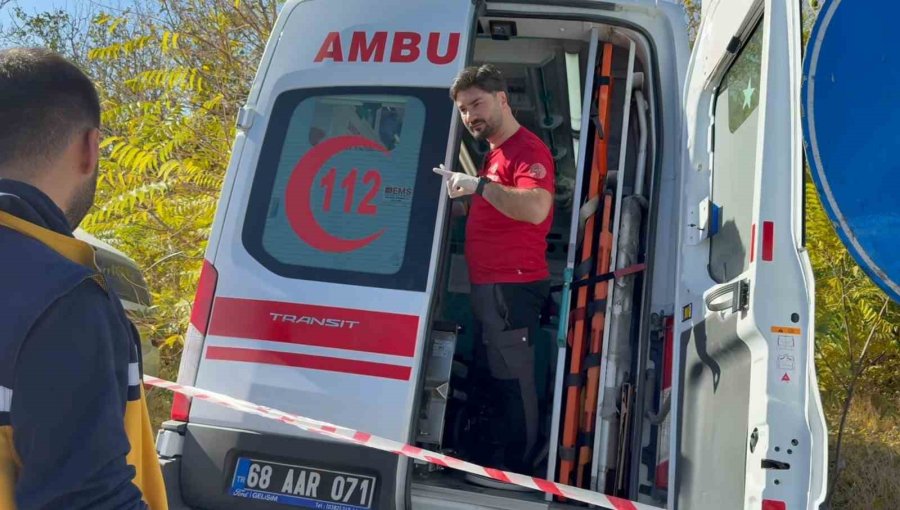Hastaneye Giden Doktorun Aracı İle Hasta Taşıyan Ambulans Çarpıştı: 1’i Doktor 7 Yaralı