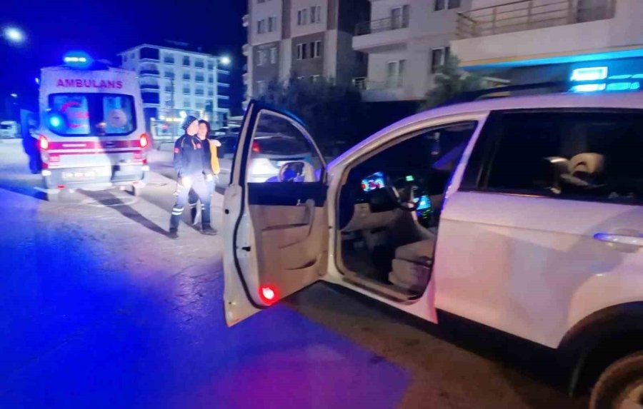 Yol Ortasında Çalışır Vaziyette Kapısı Açık Araçta Sızan Şahıs Ekipleri Alarma Geçirdi