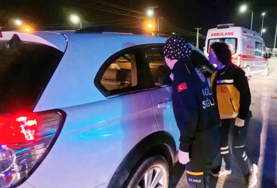 Yol Ortasında Çalışır Vaziyette Kapısı Açık Araçta Sızan Şahıs Ekipleri Alarma Geçirdi