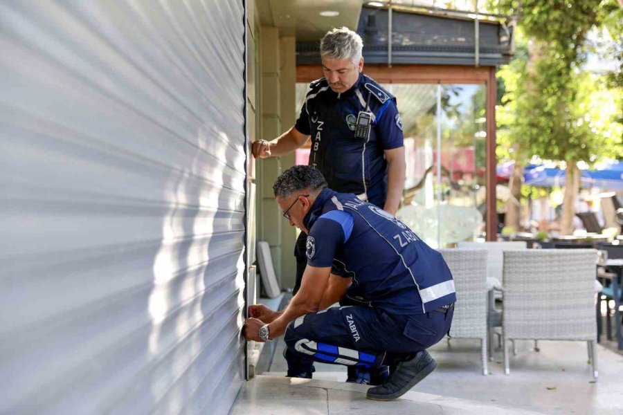 Alanya’da Tarihi Geçmiş Ve Çürümüş Ürün Satan İki İşletme Mühürlendi