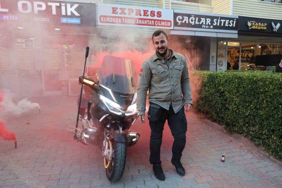 Motosikletle Umre Yolculuğunu Tam 15 Bin Kilometreyle Tamamladı